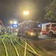 Vide in foto: Z ognjem se je borilo 12 gasilskih enot, eno osebo odpeljali v bolnišnico