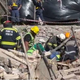 Video: Pet dni bo zrušenju zgradbe iz ruševin izvlekli preživelega