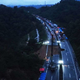 Foto in video: Po zrušitvi avtoceste na Kitajskem najmanj 24 mrtvih