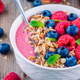 Trendi zajtrk, ki oskrbi z antioksidanti, vlakninami in zdravimi maščobami
