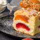 Bolj sočno kot jogurtovo: poletno pecivo, ki vedno uspe