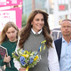 Kate Middleton je svojo jesensko garderobo popestrila s tem klasičnim kosom