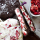 Recept za jogurtovo-jagodne čokoladne piškote brez moke, ki je obnorel internet