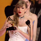 Rdeča preproga na prireditvi Grammyji 2024: Oglejte si najboljše videze zvezdnic