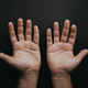 Test osebnosti: Kaj črte na dlaneh razkrivajo o vaši osebnosti?