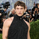 Modna revolucija ali le zmedenost v garderobi (ali glavi)? Connor Storrie na Met Gala