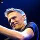 Glasbenik Bryan Adams s protestno skladbo proti predsedniku ZDA Trumpu, v kateri spomni tudi na Epsteinove dokumente
