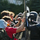 Množične proteste po Franciji zaznamovalo nasilje in spopadi s policijo, aretiranih skoraj 300 ljudi