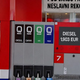 Janševa vlada z novim neslavnim rekordom, s torkom bo cena dizla v Sloveniji prvič presegla mejo 1,90 evra za liter!