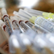 Strokovnjaki WHO cepivo Johnson & Johnson priporočajo tudi v državah z različicami virusa