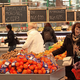 Zakaj so v Sparu za nakup sadja in zelenjave na voljo zgolj še plačljive vrečke?