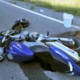 Motorist trčil v tri znake