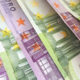 Ob aprilskem presežku proračun v štirih mesecih s 423 milijoni evrov primanjkljaja