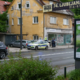 Po napadu z ostrim predmetom v Šiški življenje 31-letnice ogroženo