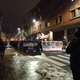 Bitka za Rog: protestniki v Ljubljani v policiste metali snežne kepe, jih brcali in stisnili ob ograjo