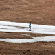 Poglejte to žalost iz Kranjske Gore: zaplate snega na rjavi travi, smučišče pa je danes zaprto (FOTO)