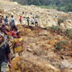 Plaz na Papui Novi Gvineji pokopal 2000 ljudi, z gore še naprej drsi zemlja