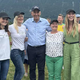 Invazija SDS na Bovec: strankina dekleta so se lepila na Janšo (FOTO)
