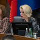 Jelka Godec rada provocira, Urška Klakočar Zupančič pa kikirika, se petelini in daje opomine (KOMENTAR)
