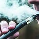 E-cigarete ponekod že bolj popularne od klasičnih cigaret