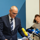 Na kateri strani je minister Tadej Ostrc?
