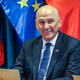 Janša je dokaz, da v politiki nič ni dokončnega – in da je karma prasica