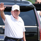 Lovska letala nad Trumpovim golf klubom