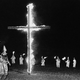 Temna zapuščina Ku Klux Klana: Goreči križi, bele kapuce in poveličevanje čiste rase