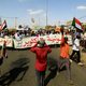Sudanski protestniki proti udaru zabarikadirali ceste proti Kartumu