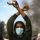 Sudanska policija s solzivcem nad protestnike proti državnemu udaru