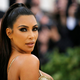 Kim Kardashian v Forbesovem klubu milijarderjev