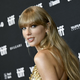 Taylor Swift oboževalcem postregla z že desetim studijskim albumom