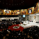 Papež v Bahrajnu opozoril na nestabilne razmere v svetu