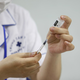 EMA: Dovoljenje za cepiva proti omikronu do septembra