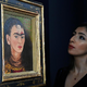Z rekordne dražbe na galerijsko steno: slika Fride Kahlo na razstavi Tretje oko