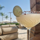 Dubaj z novo turistično strategijo ukinja davek na alkohol