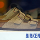 Birkenstock: Nekoč najbolj "nekul" sandal je danes vreden milijarde evrov