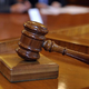 Ustavno sodišče delno razveljavilo omejitev provizij nepremičninskih posrednikov