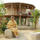 Arhitektka Yasmeen Lari z milijon hišami gradi prihodnost tistih, ki so v poplavah ostali brez doma