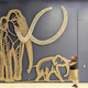 Več kot pet metrov visoki pleteni mamut Mance Ahlin krasi letališče v teksaškem Wacu