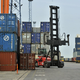 V Luki Koper so letos pretovorili že več kot milijon kontejnerjev, novembra rekorden pretovor vozil