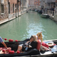 V Benetkah nesreča gondole zaradi selfijev neposlušnih turistov