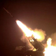 Severna Koreja razburja z novimi izstrelitvami manevrirnih raket