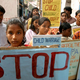 Policija v Indiji v boju proti porokam z mladoletnimi aretirala več kot 1800 moških