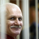 Nobelovi nagrajenci zahtevajo izpustitev zaprtega beloruskega mirovnika Aleša Bjaljackega