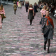 Teden visoke mode v Parizu po načrtih kljub protestom, javnost ogorčena