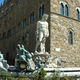 22-letnik med poziranjem poškodoval kip v firenškem Neptunovem vodnjaku