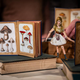 Lutkovna predstava Alica v papirnati deželi kot poklon svetu knjig in pisateljem
