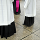 Visok predstavnik Vatikana: Resno bi morali razmisliti o pravici duhovnikov do poroke