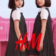 "Naj se za vami obračajo glave" - H&M umaknil sporni slogan za promocijo otroških oblačil